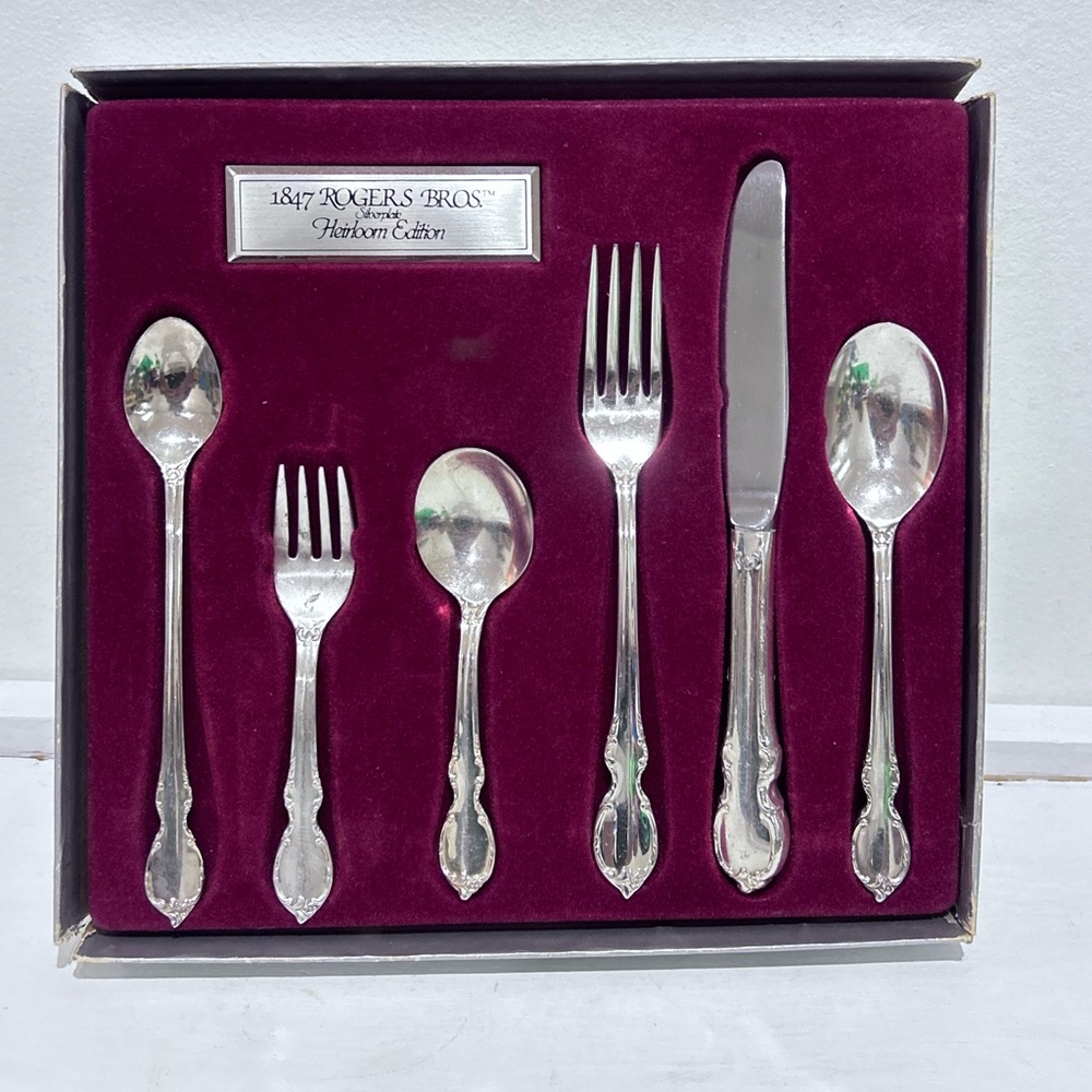 1847 ROGERS BROS Silverplate Heritage Silver Smiths Heirloom Edition.‎ - Picture 2 of 10